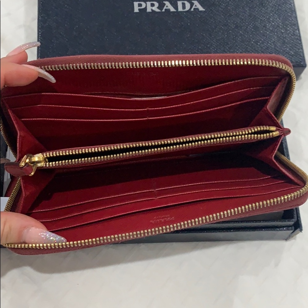 Red Prada Wallet - Picture 3 of 6